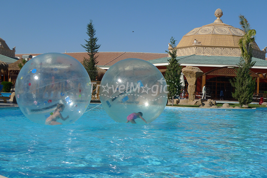 Водные шары отеля Jungle Aqua Park